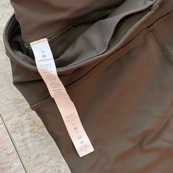 Lululemon Cropped Tights - Size 6 - Picture 3 of 3